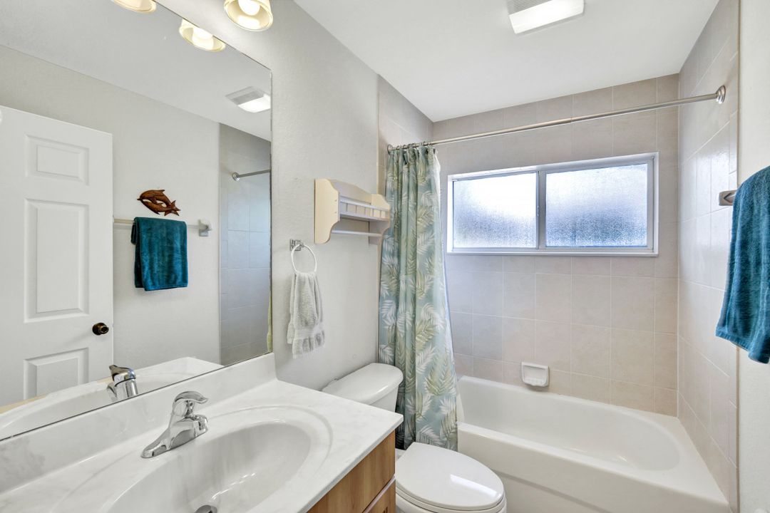 1002 SE 13th Ave, Cape Coral, FL 33990