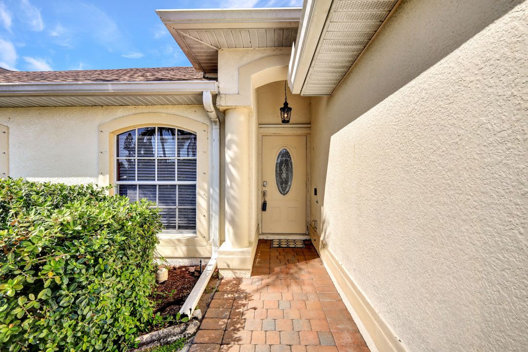 1002 SE 13th Ave, Cape Coral, FL 33990