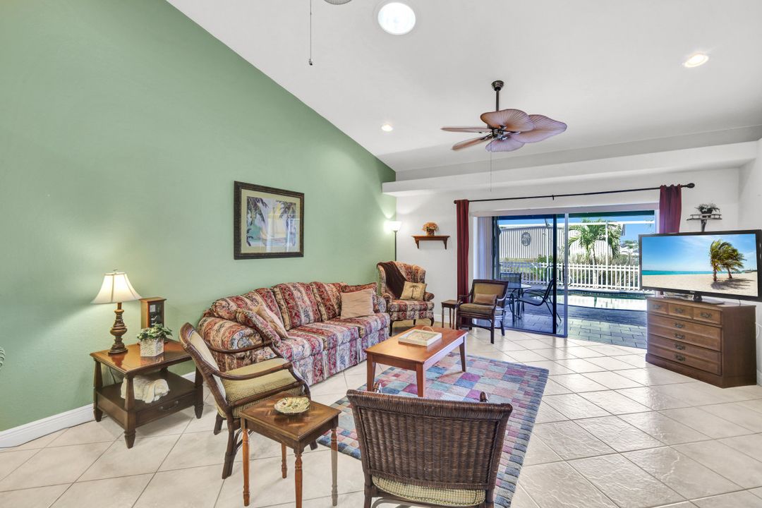 1002 SE 13th Ave, Cape Coral, FL 33990