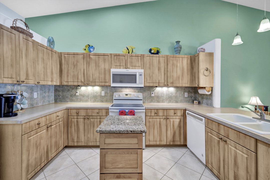 1002 SE 13th Ave, Cape Coral, FL 33990