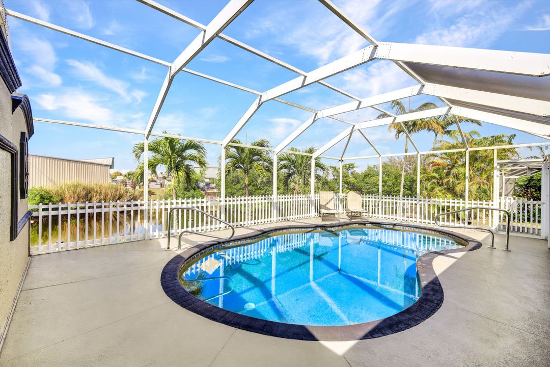 1002 SE 13th Ave, Cape Coral, FL 33990