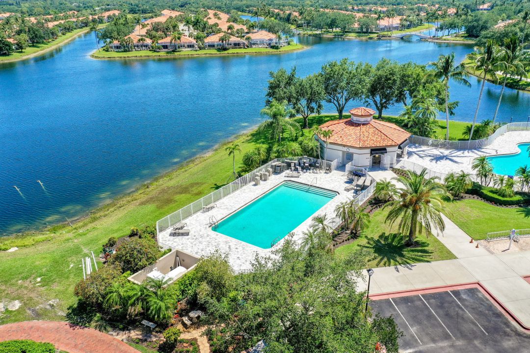 4648 Rio Poco Ct, Naples, FL 34109