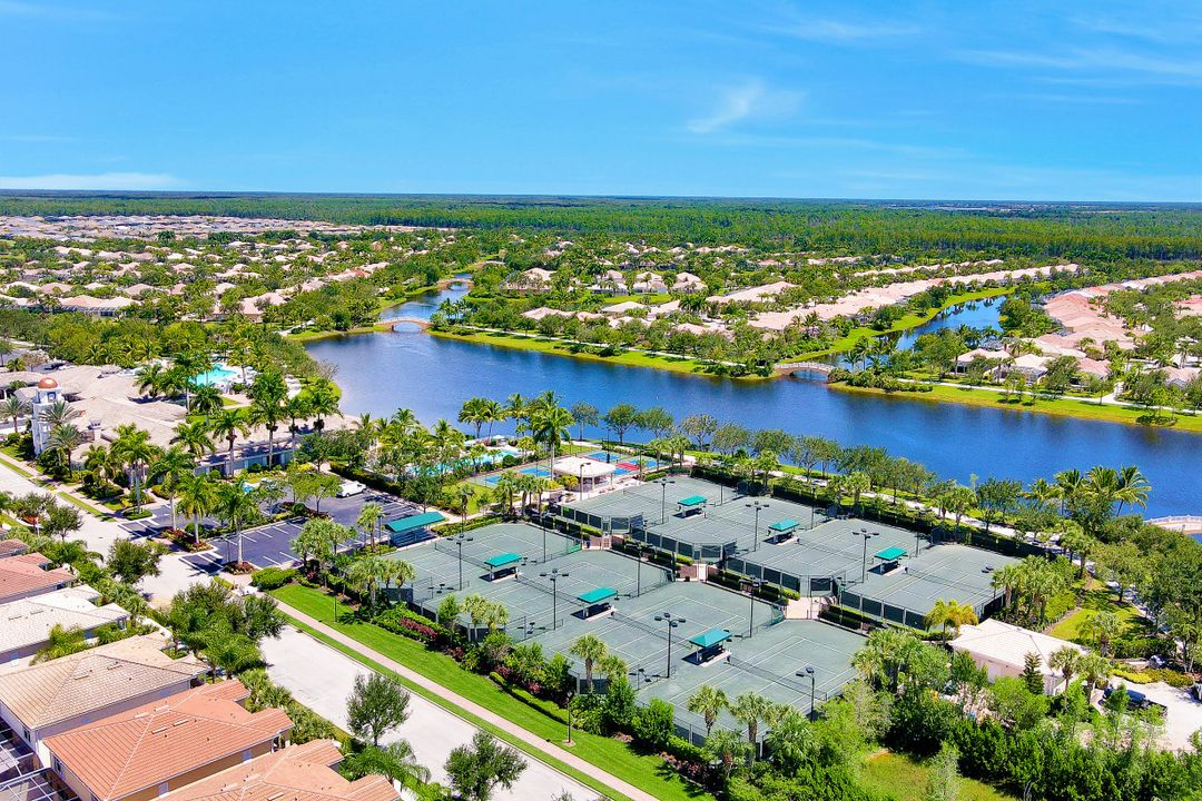 4648 Rio Poco Ct, Naples, FL 34109