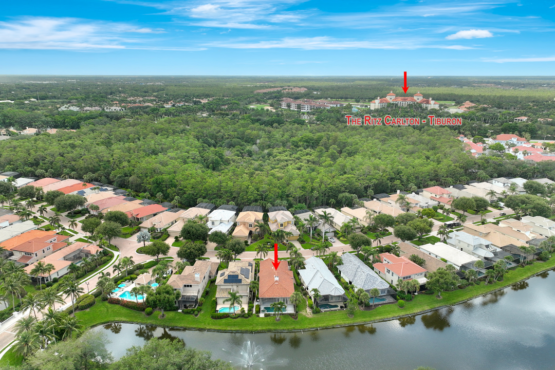 9209 Troon Lakes Dr, Naples, FL 34109