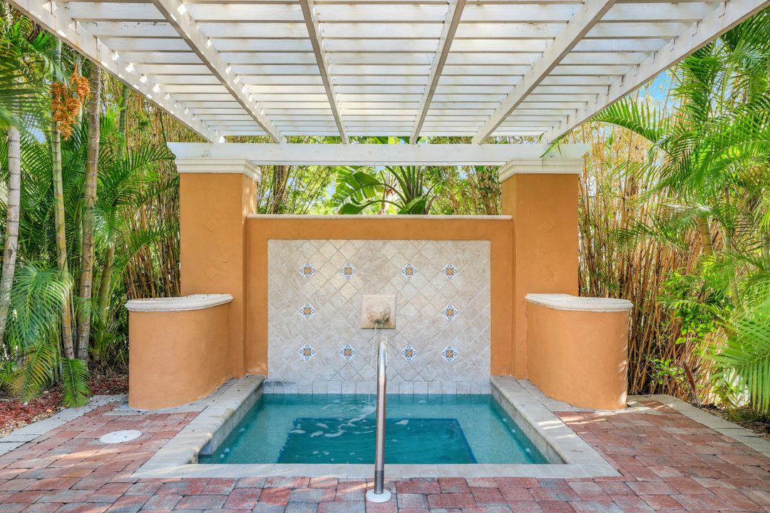 1205 Wildwood Lakes Blvd #305, Naples, FL 34104