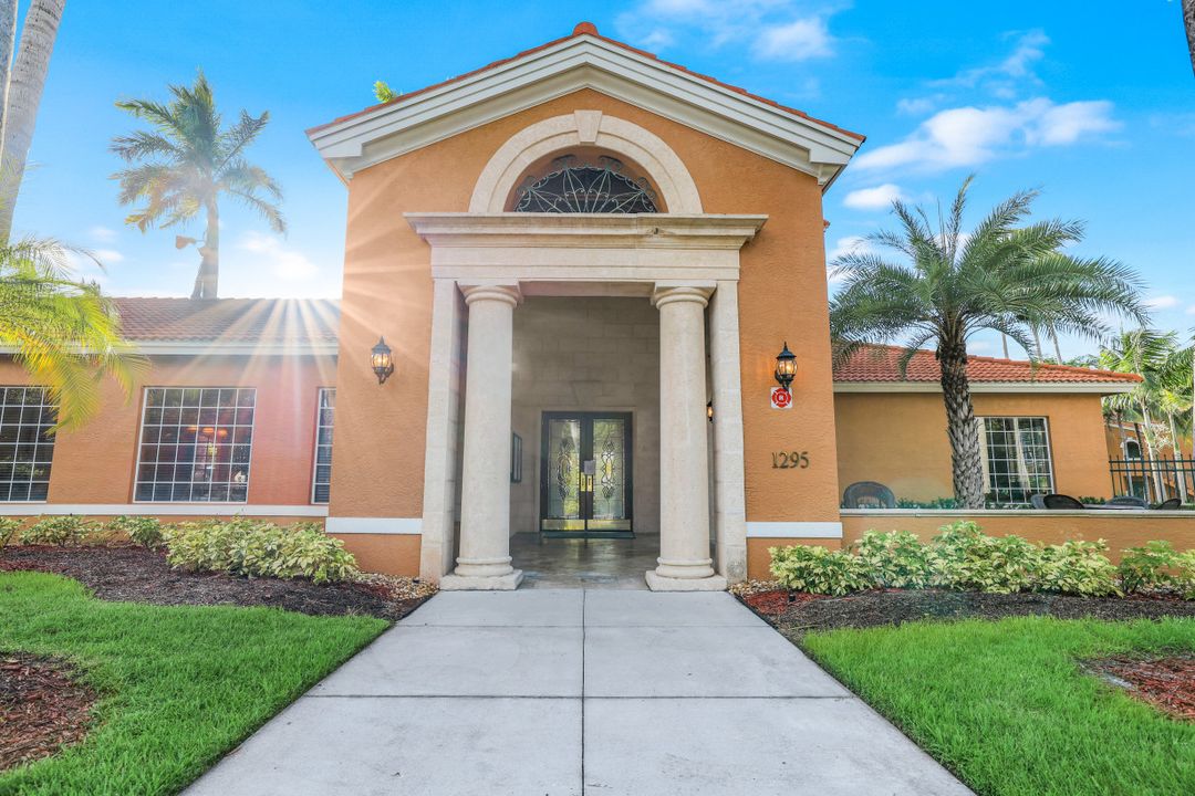 1205 Wildwood Lakes Blvd #305, Naples, FL 34104