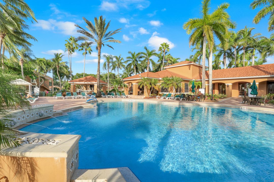 1205 Wildwood Lakes Blvd #305, Naples, FL 34104