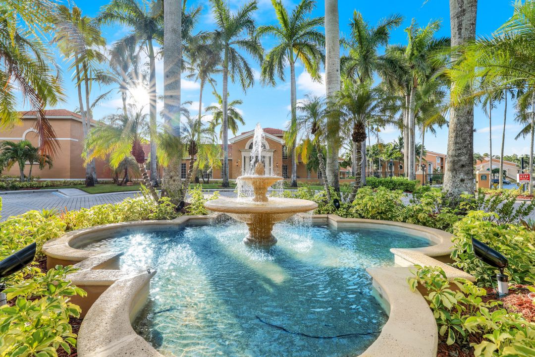 1205 Wildwood Lakes Blvd #305, Naples, FL 34104