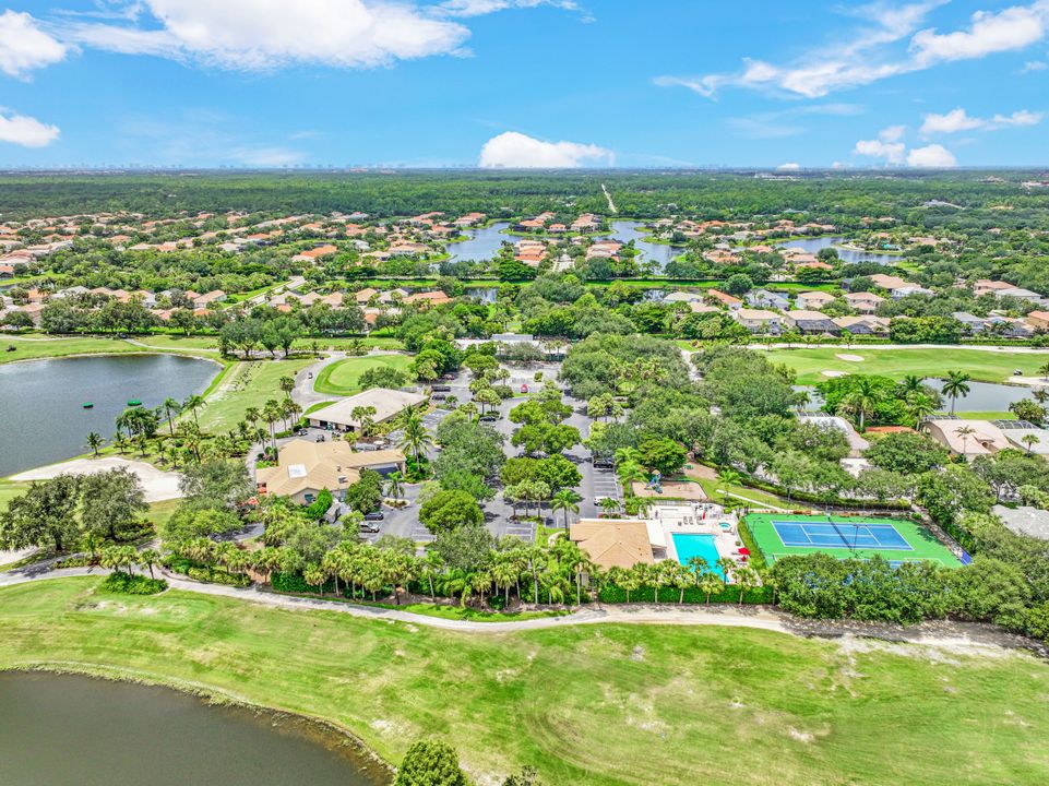 2041 Crestview Way, Naples, FL 34119
