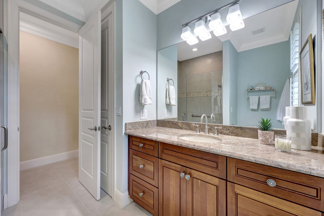 6632 Glen Arbor Way, Naples, FL 34119