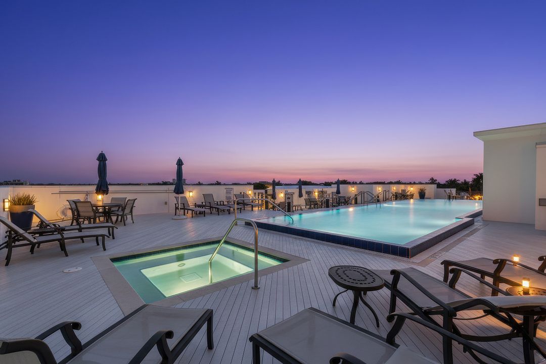 875 6th Ave S #303, Naples, FL 34102