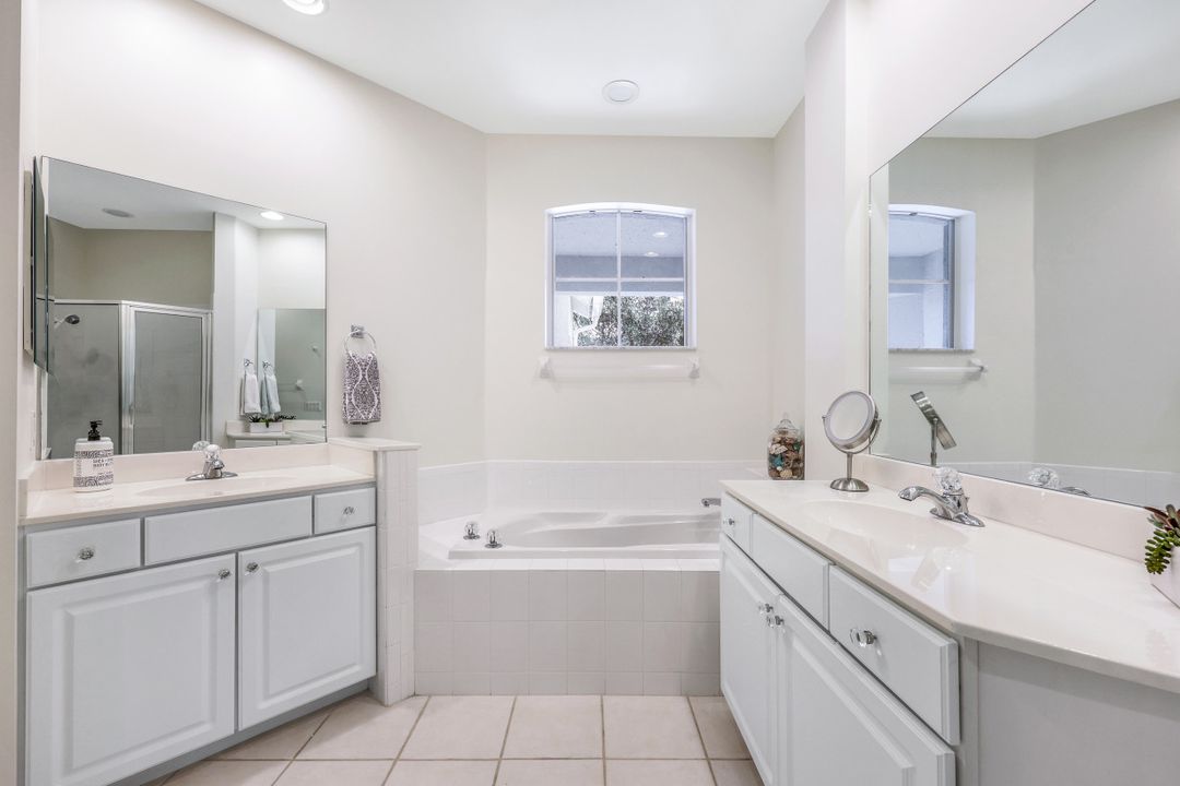 8530 Danbury Blvd #202, Naples, FL 34120