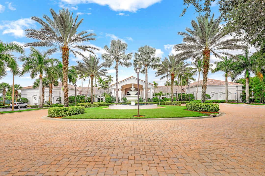 20552 Foxworth Cir, Estero, FL 33928