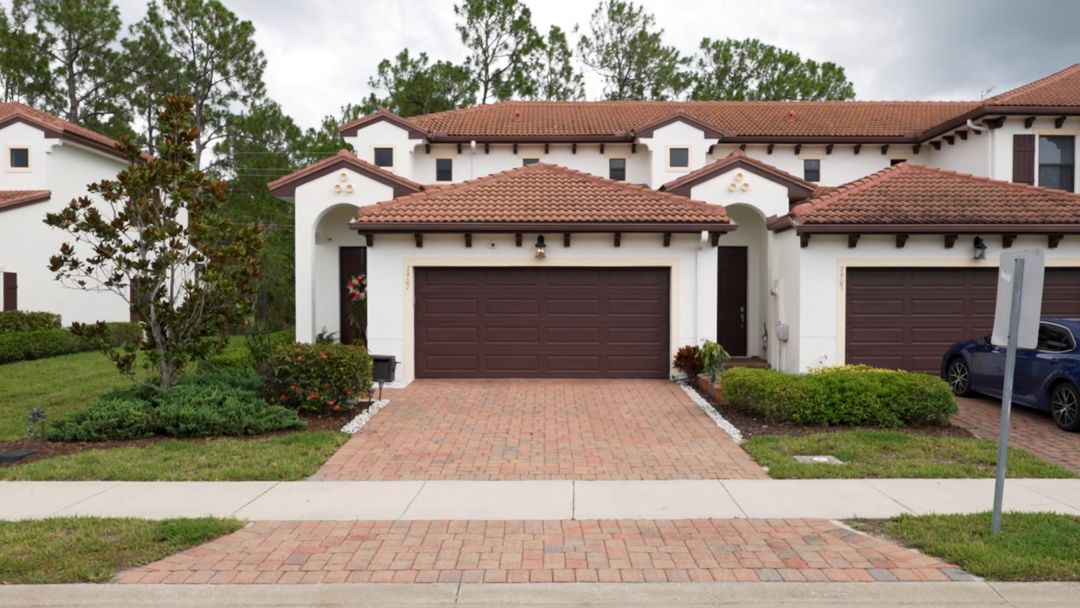 7907 Bristol Cir, Naples, FL 34120