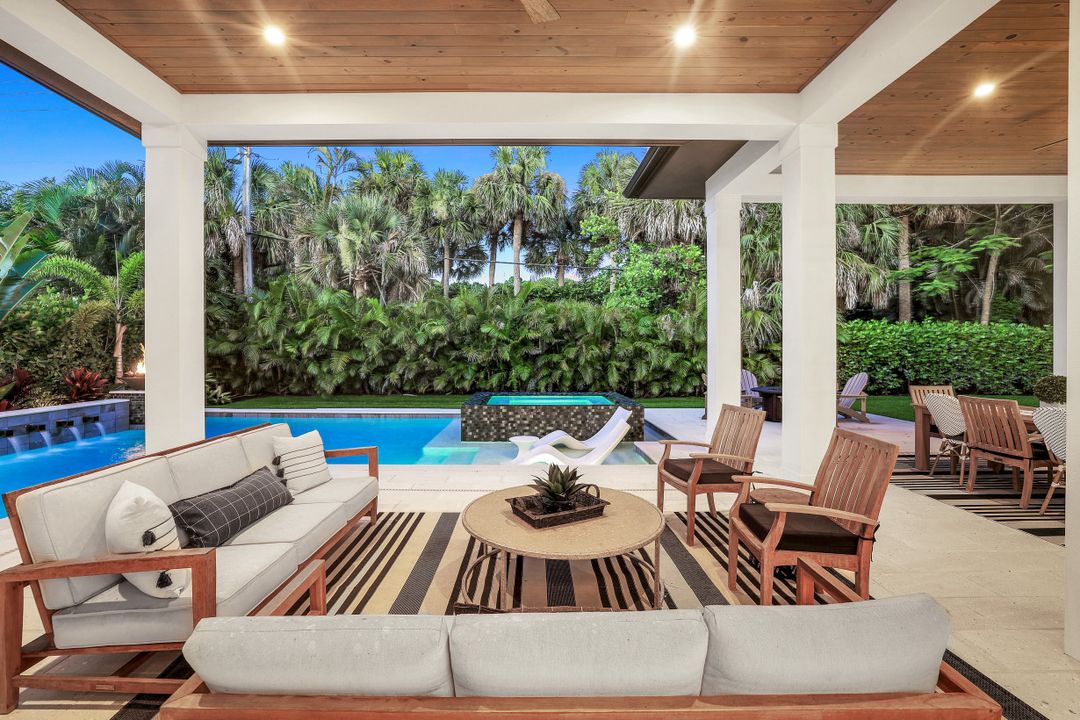 1546 Mandarin Rd, Naples, FL 34102