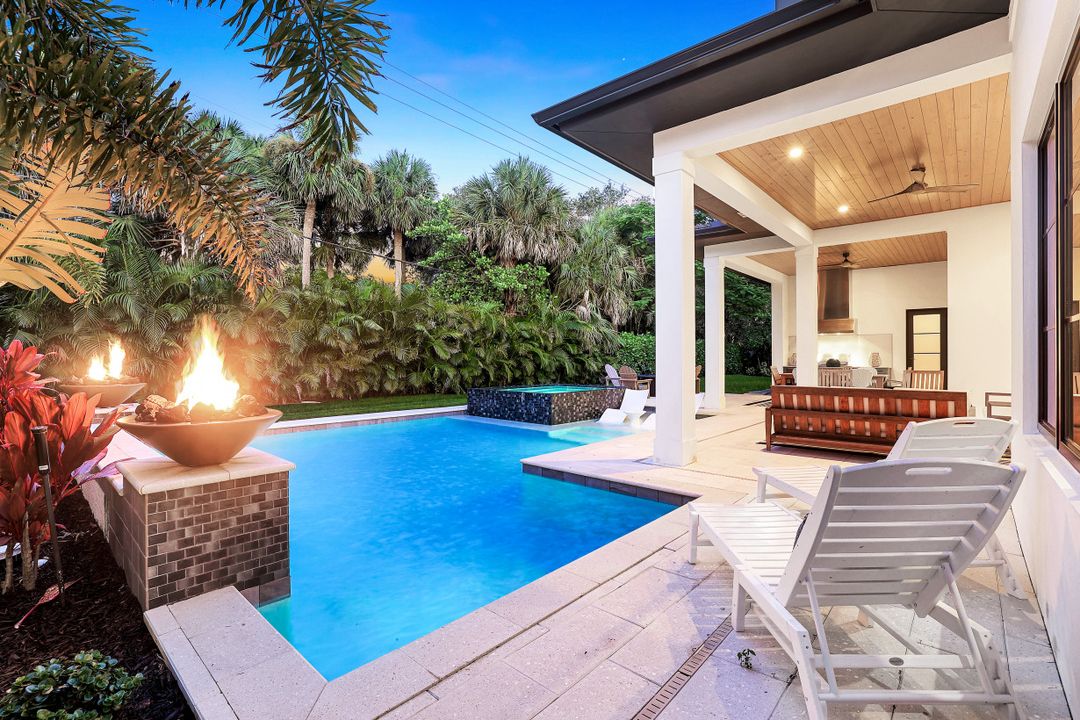 1546 Mandarin Rd, Naples, FL 34102