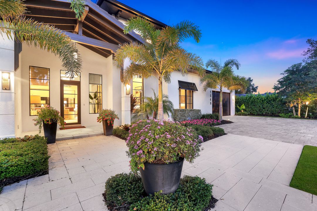 1546 Mandarin Rd, Naples, FL 34102
