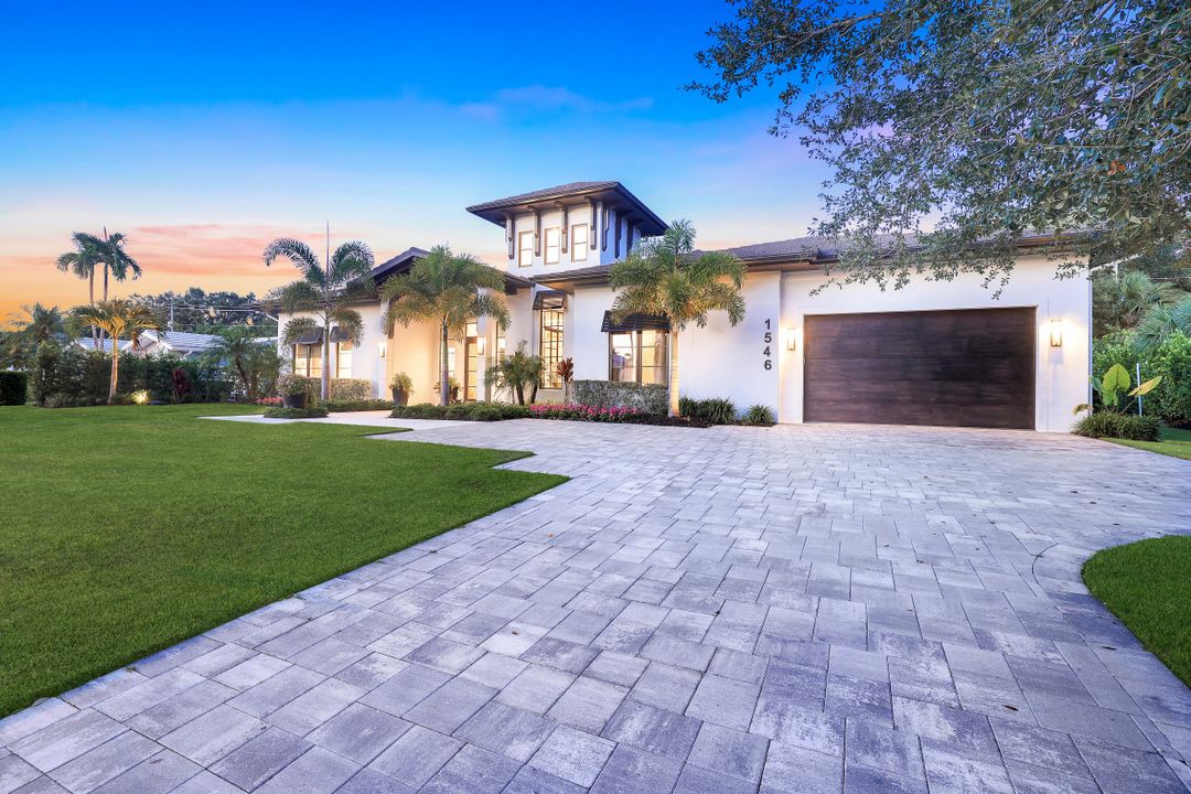 1546 Mandarin Rd, Naples, FL 34102