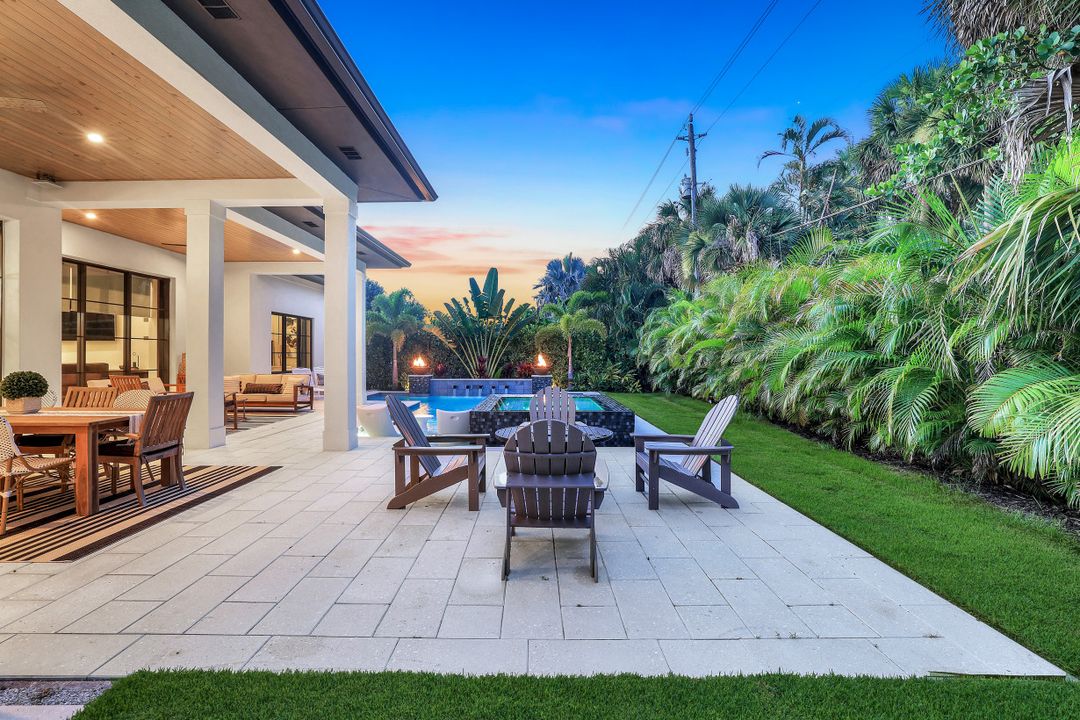 1546 Mandarin Rd, Naples, FL 34102