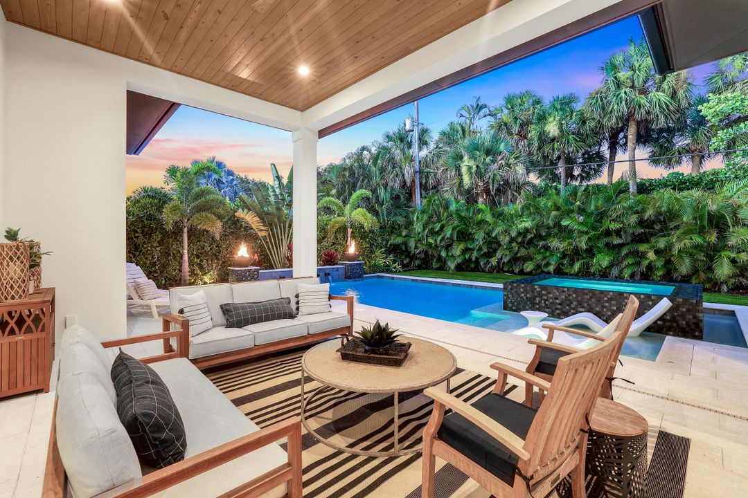1546 Mandarin Rd, Naples, FL 34102