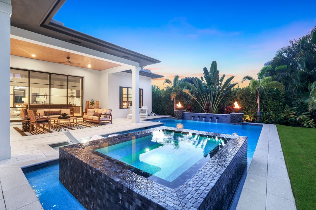 1546 Mandarin Rd, Naples, FL 34102