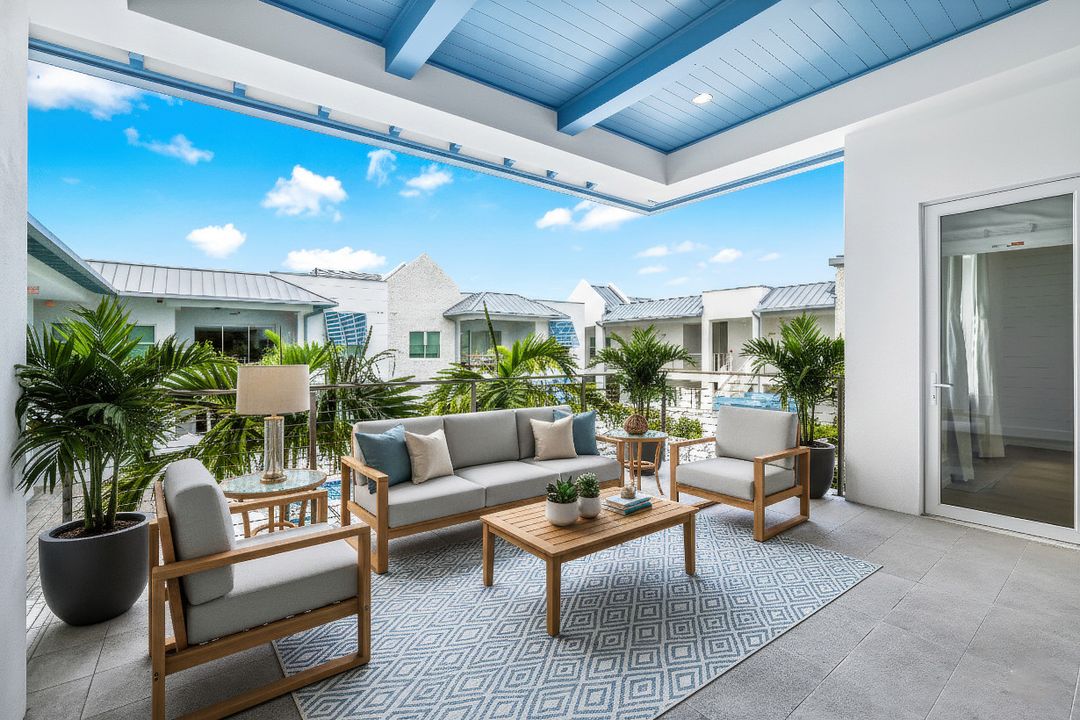 201 8th St S #308, Naples, FL 34102