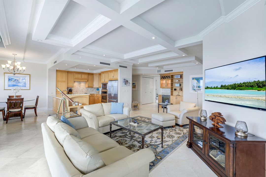9577 Gulf Shore Dr #801, Naples, FL 34108
