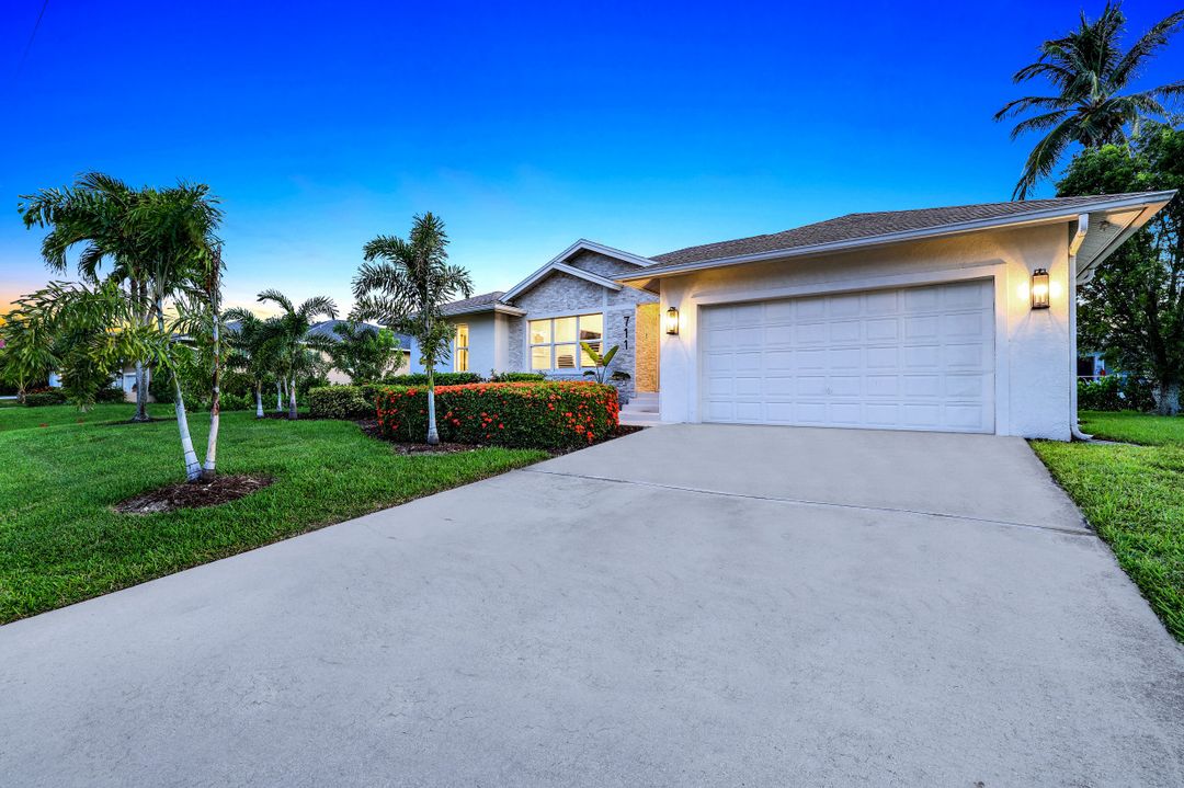711 Tigertail Ct, Marco Island, FL 34145