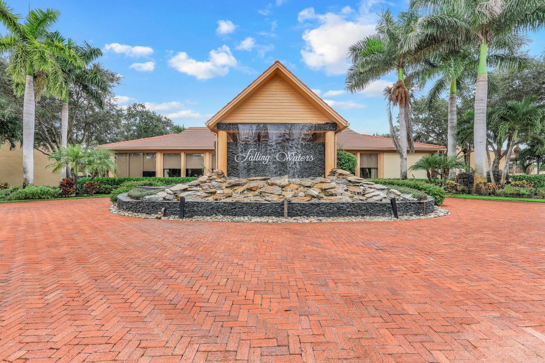 2386 Magnolia Ave #15, Naples, FL 34112