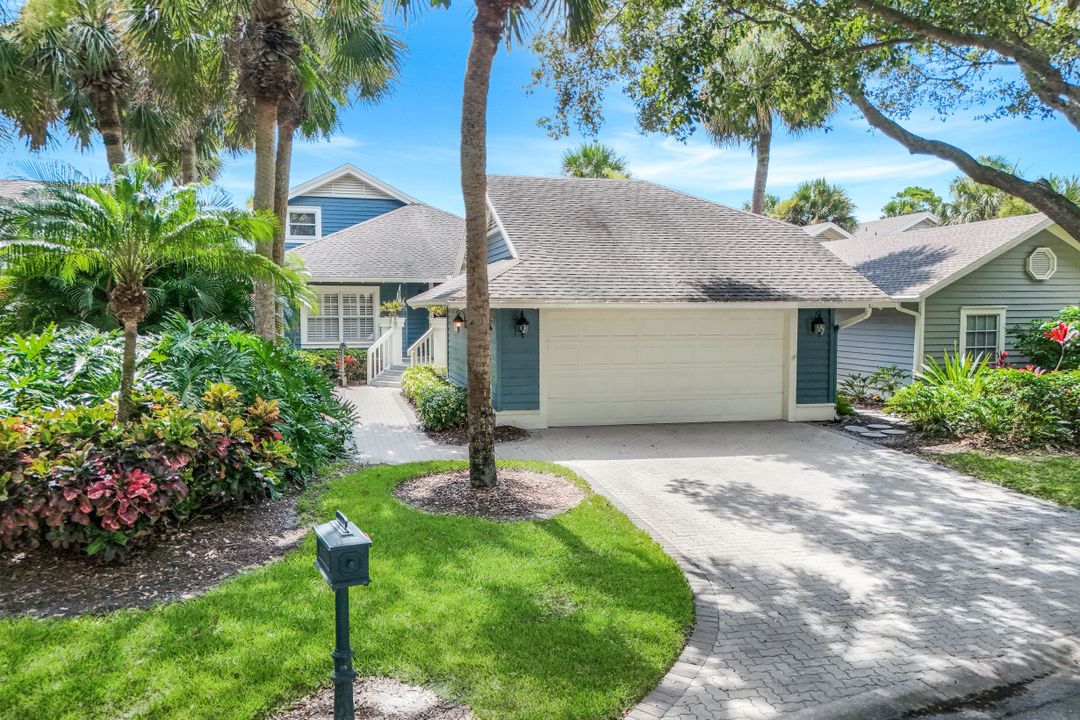18 Golf Cottage Dr, Naples, FL 34105