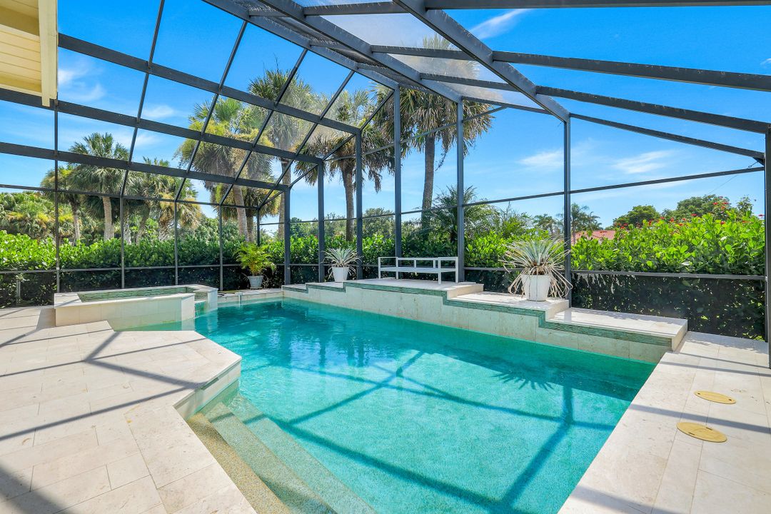 18 Golf Cottage Dr, Naples, FL 34105