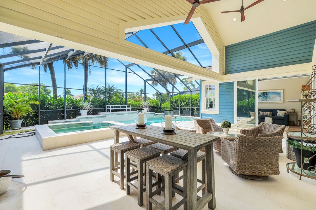 18 Golf Cottage Dr, Naples, FL 34105