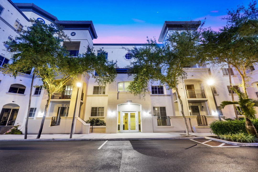 6620 SW 57th Ave #C202, South Miami, FL 33143