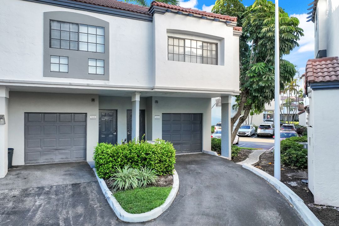 19680 E Country Club Dr, Miami, FL 33180