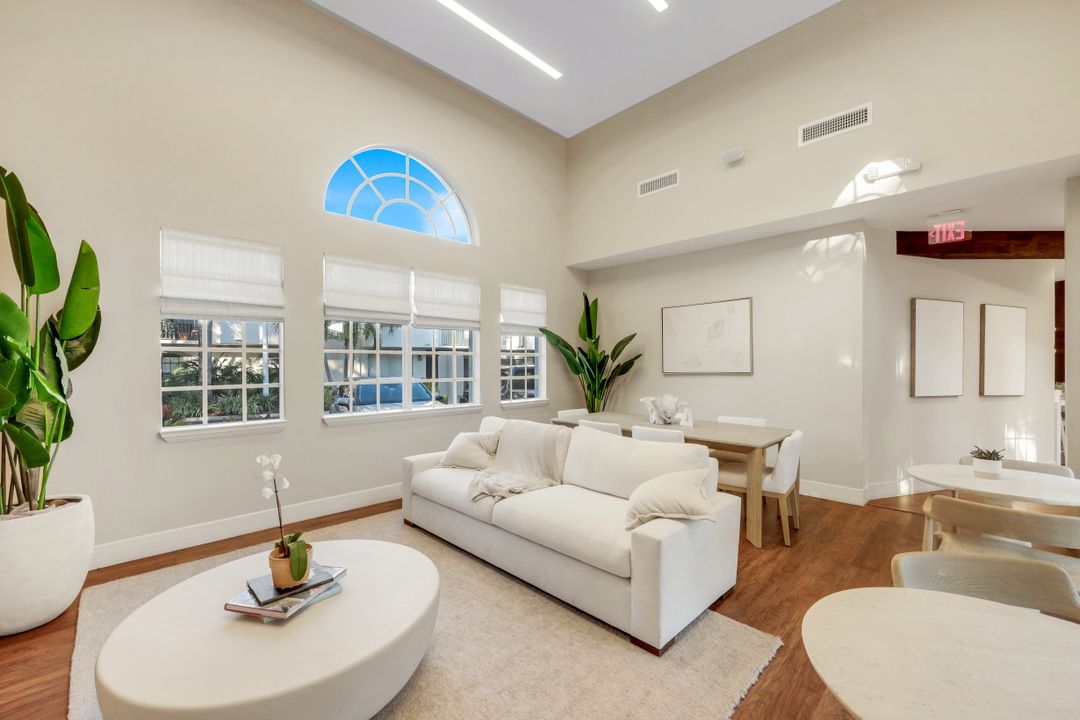 19680 E Country Club Dr, Miami, FL 33180