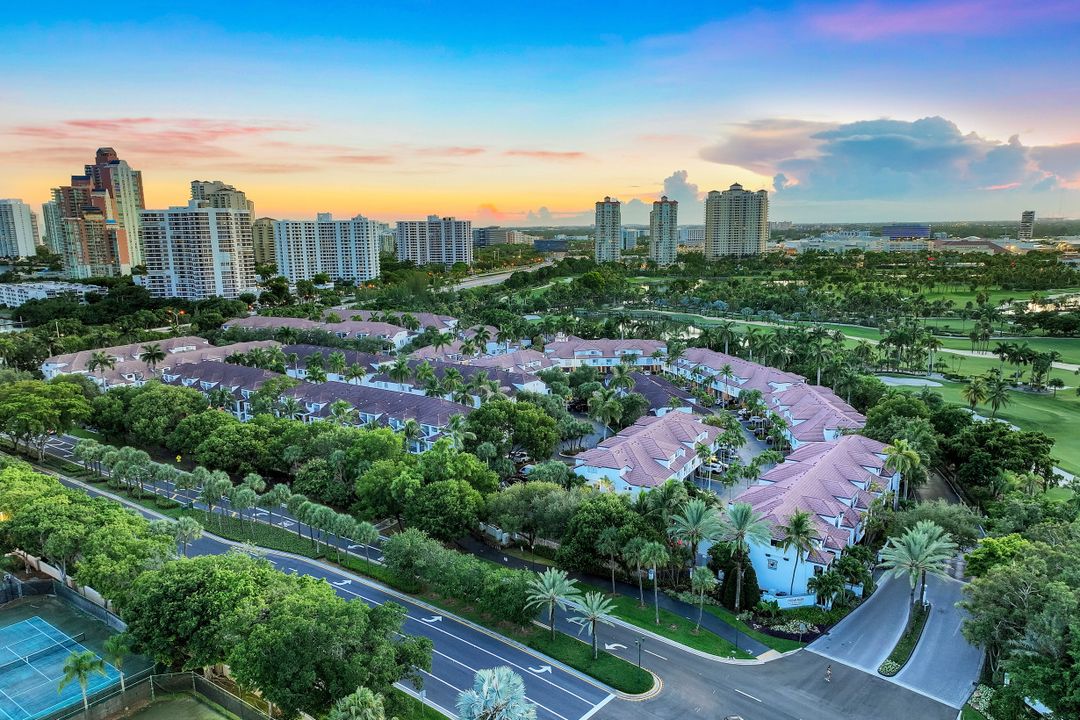 19680 E Country Club Dr, Miami, FL 33180