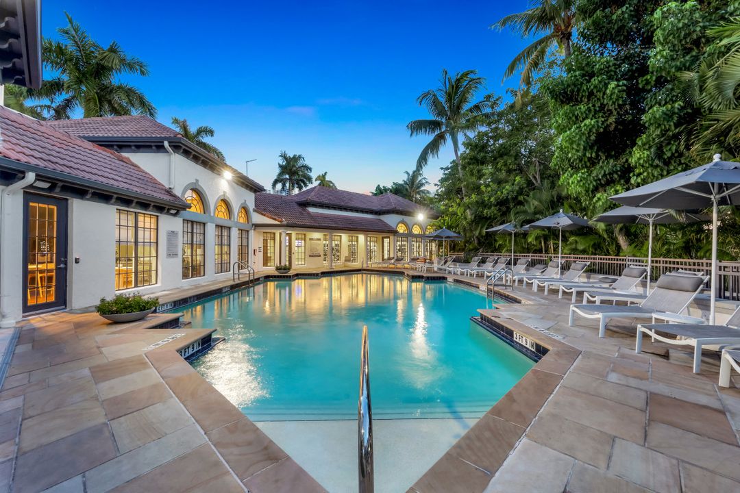 19680 E Country Club Dr, Miami, FL 33180