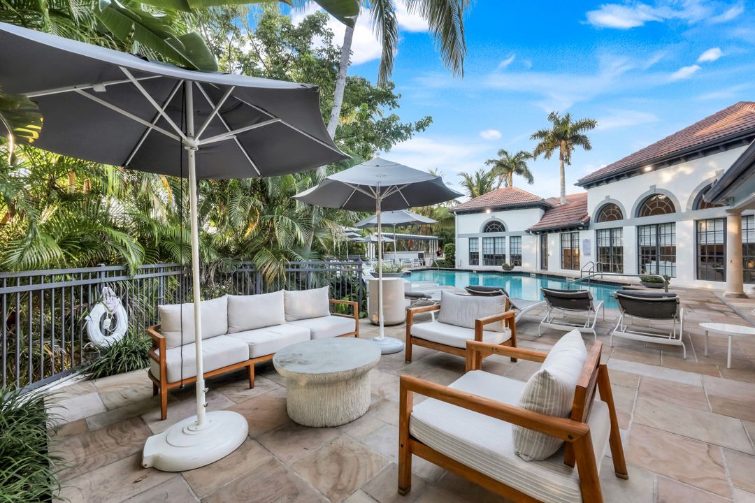 19680 E Country Club Dr, Miami, FL 33180