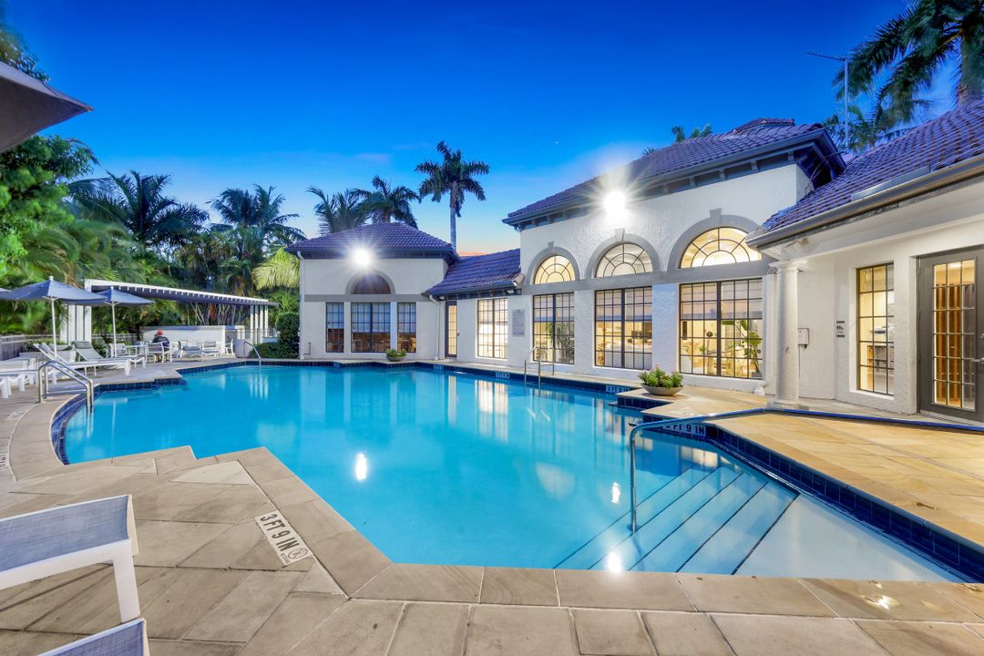 19680 E Country Club Dr, Miami, FL 33180