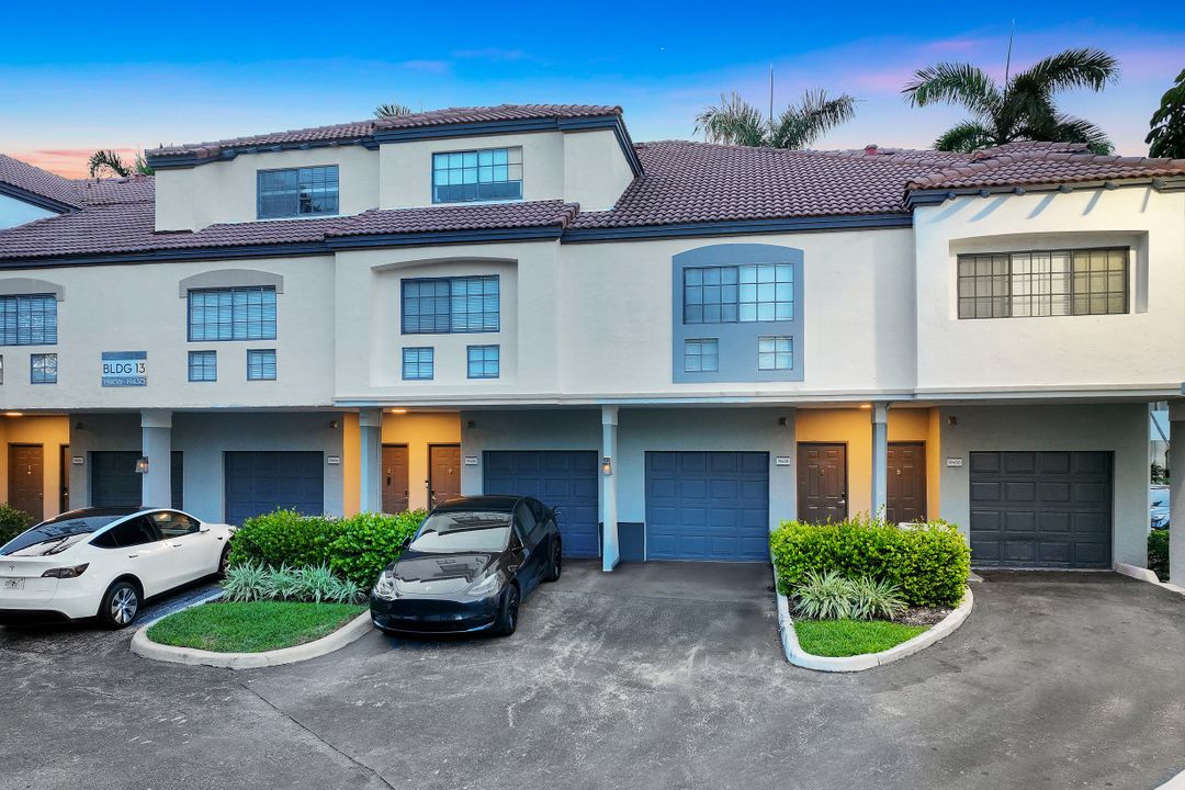 19680 E Country Club Dr, Miami, FL 33180