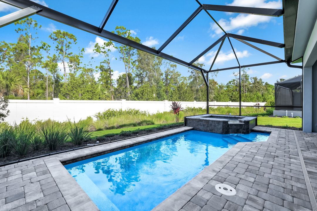8921 Yucatan Ct, Naples, FL 34112