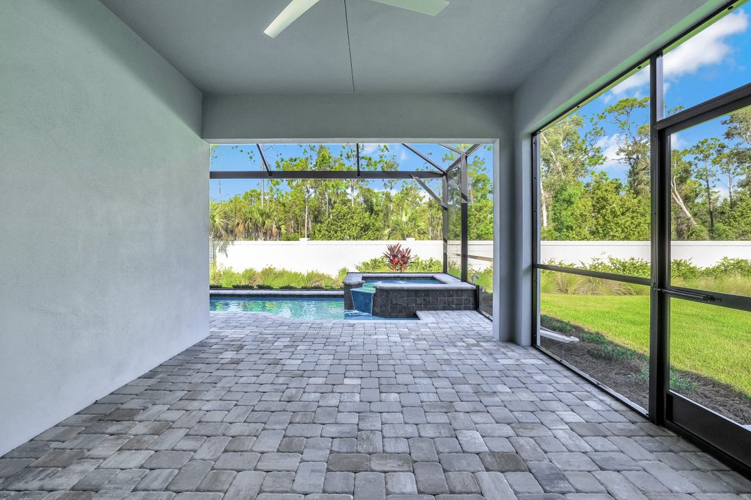 8921 Yucatan Ct, Naples, FL 34112
