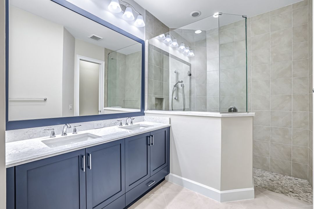 8921 Yucatan Ct, Naples, FL 34112