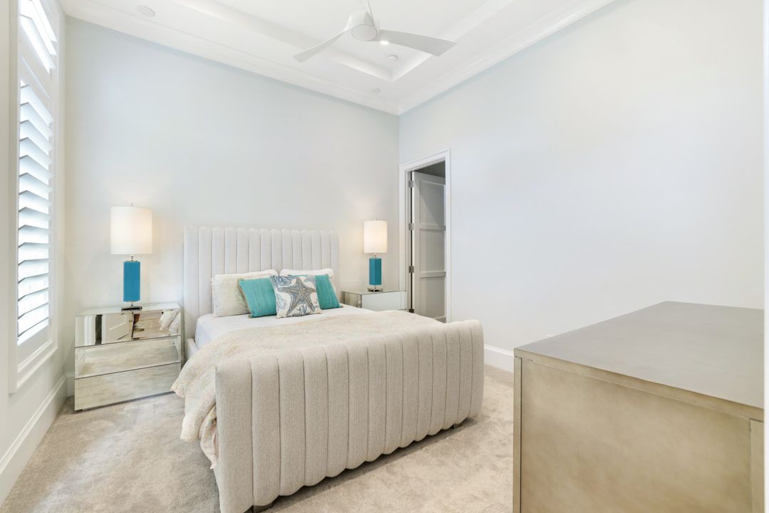 9937 Montiano Dr, Naples, FL 34113
