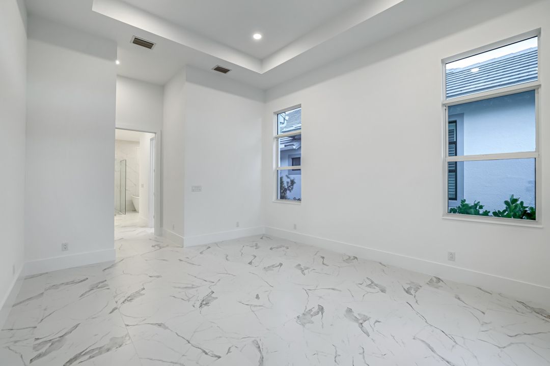 9659 Moonflower Ct, Naples, FL 34114
