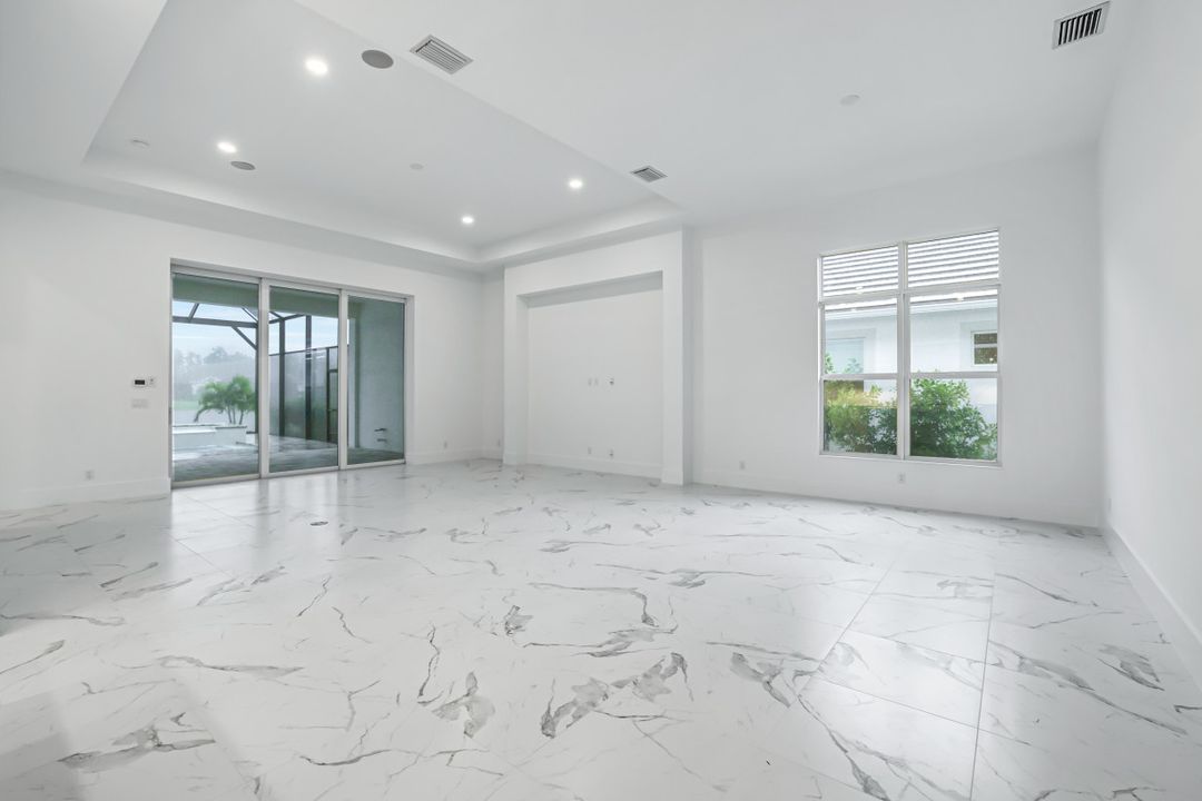9659 Moonflower Ct, Naples, FL 34114