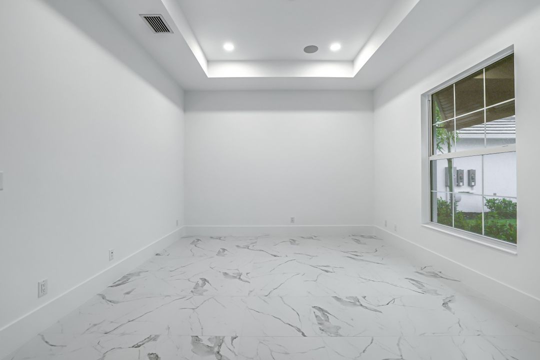 9659 Moonflower Ct, Naples, FL 34114