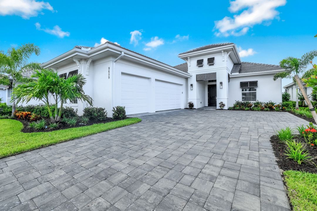 9659 Moonflower Ct, Naples, FL 34114
