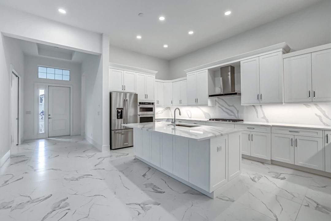 9659 Moonflower Ct, Naples, FL 34114