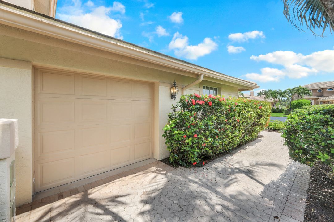 10354 Quail Crown Dr, Naples, FL 34119